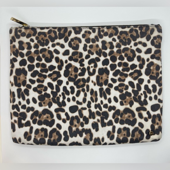 MALI + LILI ANIMAL PRINT ENVELOPE CLUTCH HANG BAG GENTLY USED - Picture 1 of 7